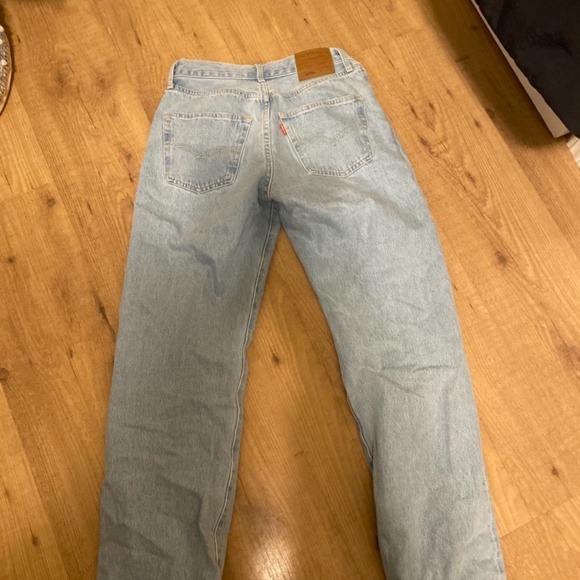 New Women’s Levi’s Jeans - Picture 2 of 2